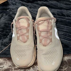 On Running Women's Running Shoes - Beige and White